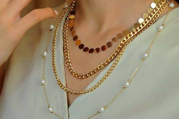 راهنمای استفاده از گردنبند طلا؛ نکاتی برای زیبایی و ماندگاری بیشتر