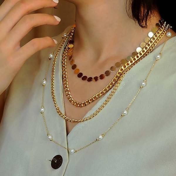 راهنمای استفاده از گردنبند طلا؛ نکاتی برای زیبایی و ماندگاری بیشتر